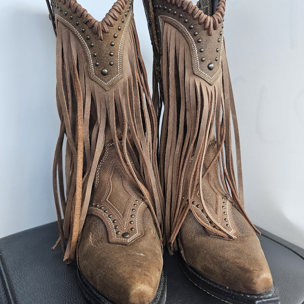 Fringe cowboy rockin country